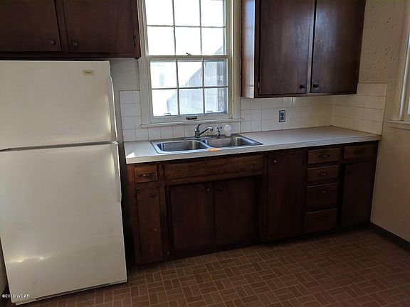 3rd image of 710 E 2nd St