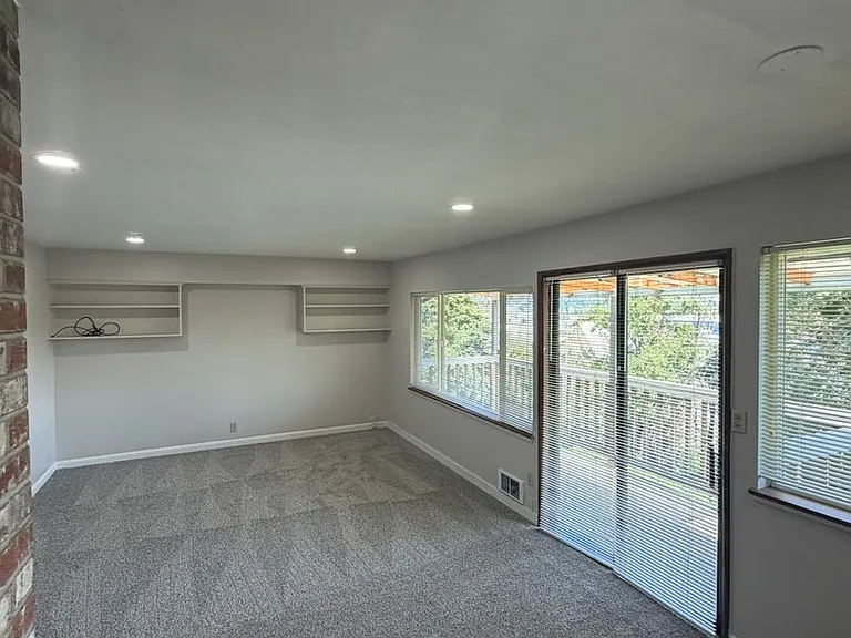852 Nickerson — Photo 6