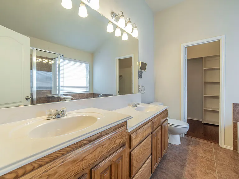 8249 Fall Crest Dr — Photo 16