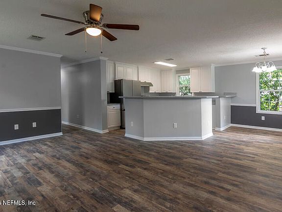 3rd image of 8109 MC GLOTHLIN Street