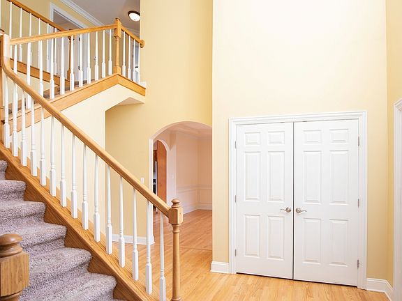3rd image of 370 Monterey Dr