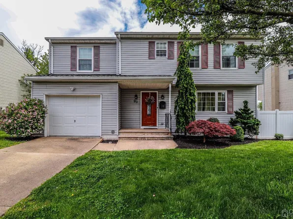 90 Russell St, Woodbridge, NJ 07095
