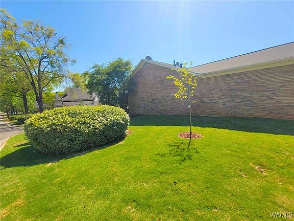 4th image of 1701 Dauphine Dr