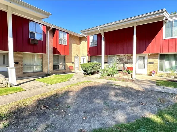 1300 E 276th St #1F, Euclid, OH 44132