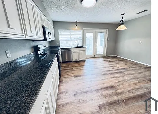 2102 Richwood Dr — Photo 5