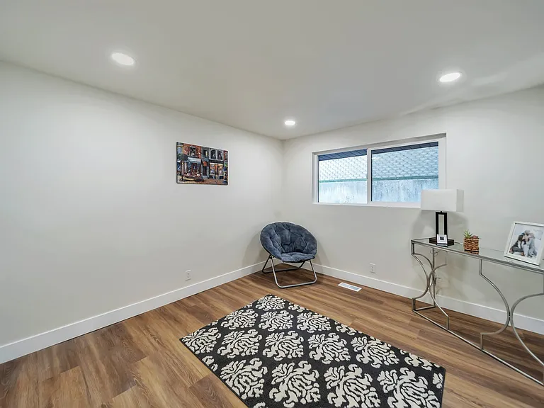 552 Chelsea Dr — Photo 22