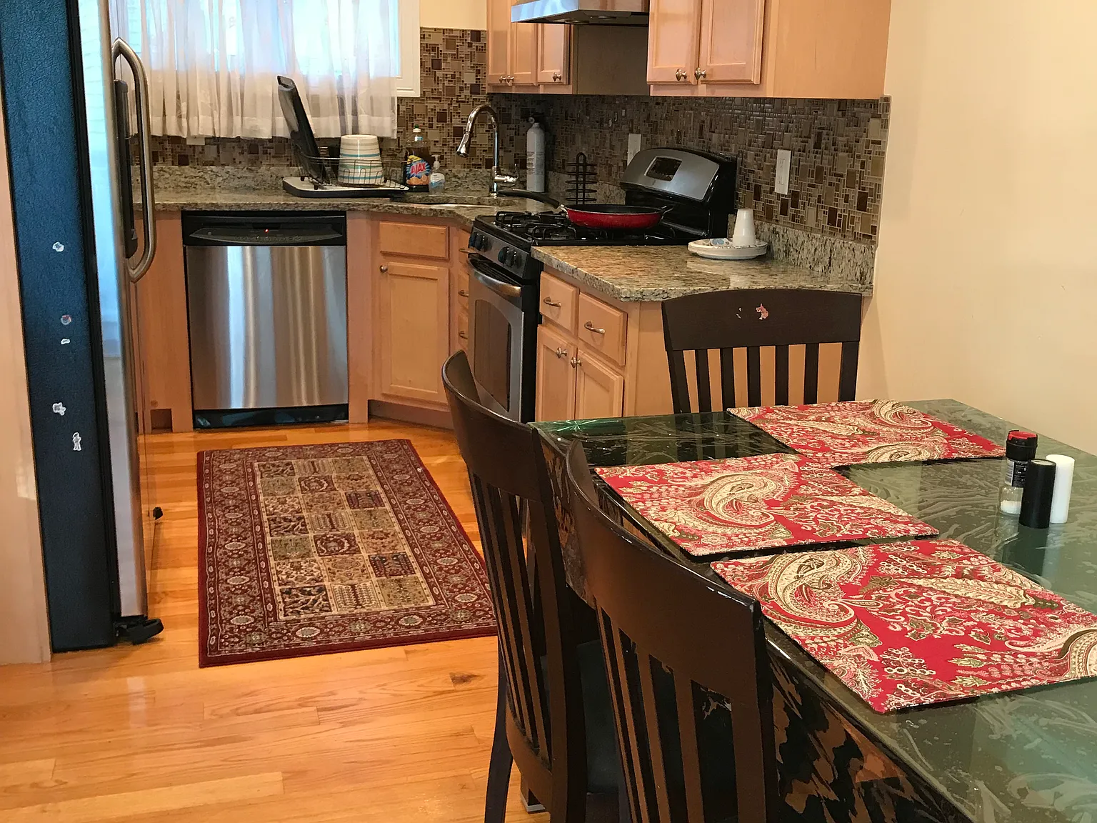 3 bed, 2.5 bath, 1735 sqft, $1,800 — Photo 4