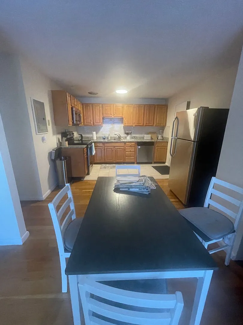 Free Month Bu Area Stunning Huge And Bright Hw Floor Ac Granite Etc No Fee — Photo 3