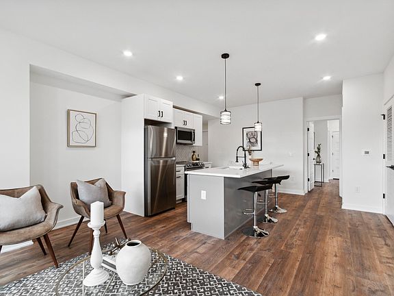 3rd image of 6211 Woodbine Ave #3
