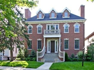 5692 N New Hampshire Ave, Chicago, IL 60631