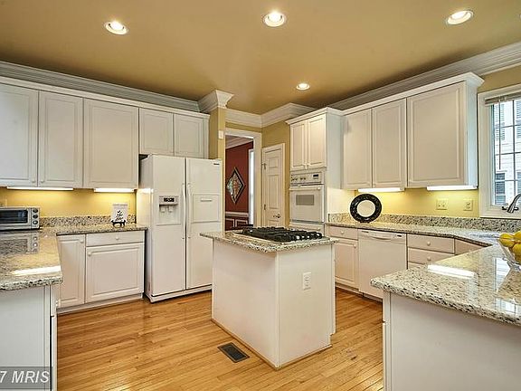 4th image of 3835 Barcroft Ln