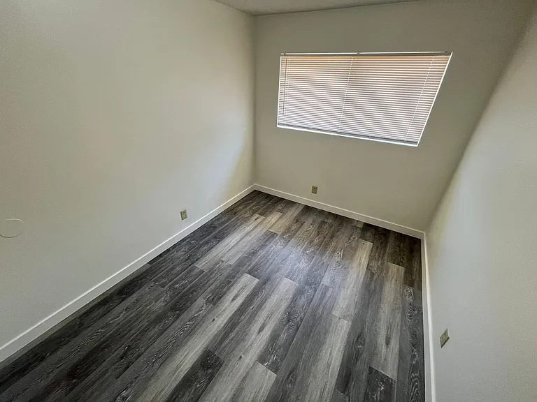 408 N M St — Photo 7
