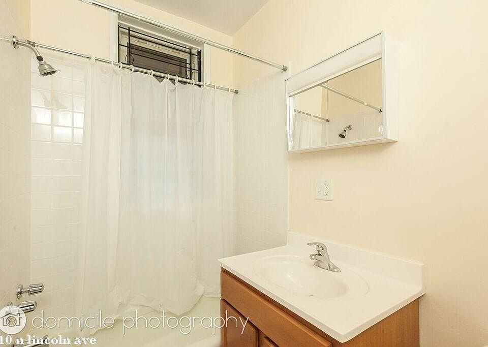1st image of 2510 N Lincoln Ave #814