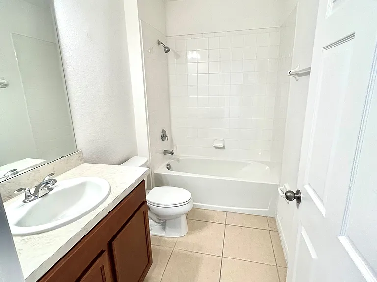124 Primrose Dr — Photo 4