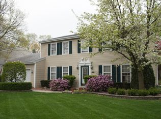 233 Olesen Dr, Naperville, IL 60540
