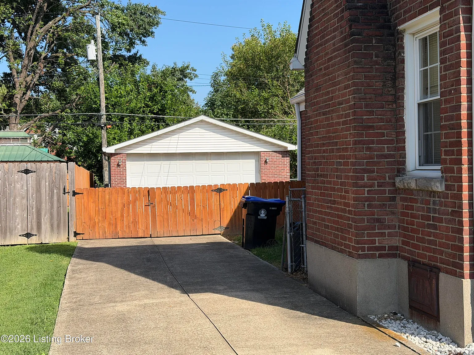 3 bed, 2.0 bath, 1541 sqft, $2,000 — Photo 3