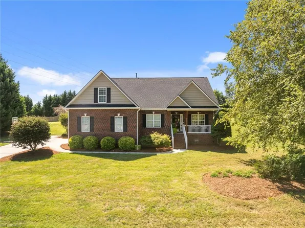3002 Walbrook Ter, Browns Summit, NC 27214