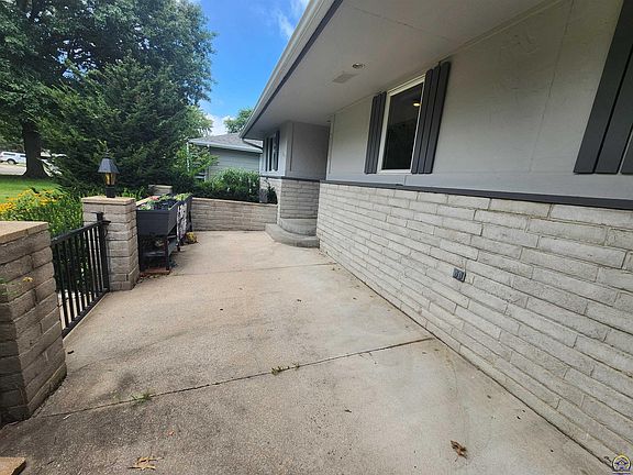 3rd image of 2008 Meadowlark Ln