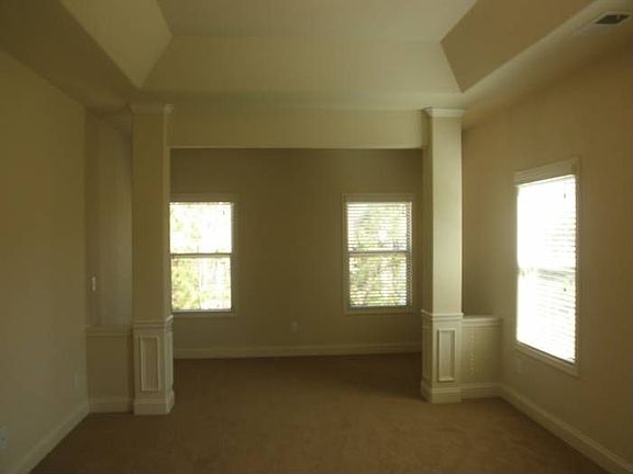 Master Bedroom w/Sitting