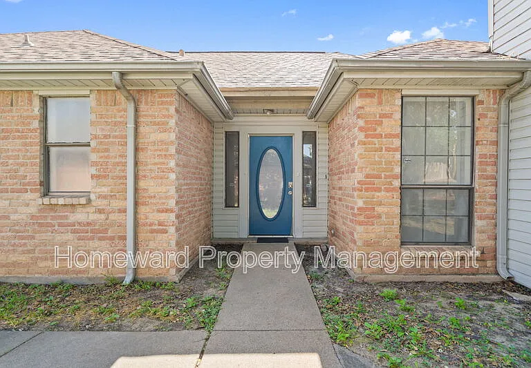 1401 Landmark Ct — Photo 2