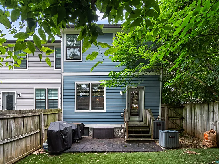 A real highlight of 309 Duke St is the fenced andTURFED back yard!