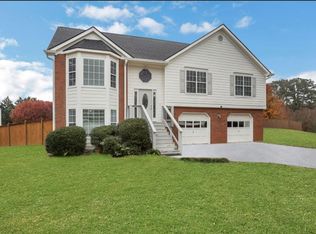 4590 Wheeler Creek Dr, Hoschton, GA 30548