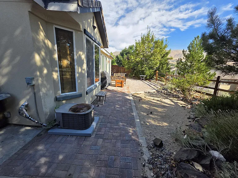1640 Autumn Valley Ct — Photo 17