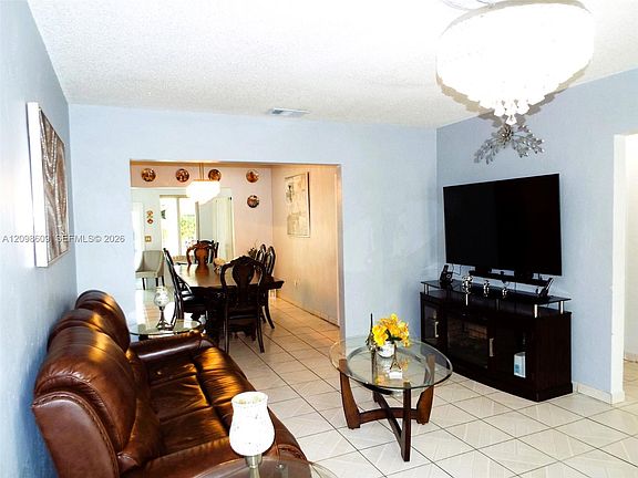5th image of 285 NW 48th Pl