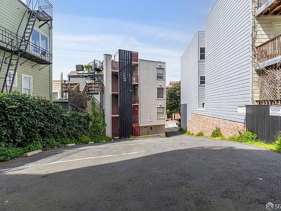 4th image of 359 Green St