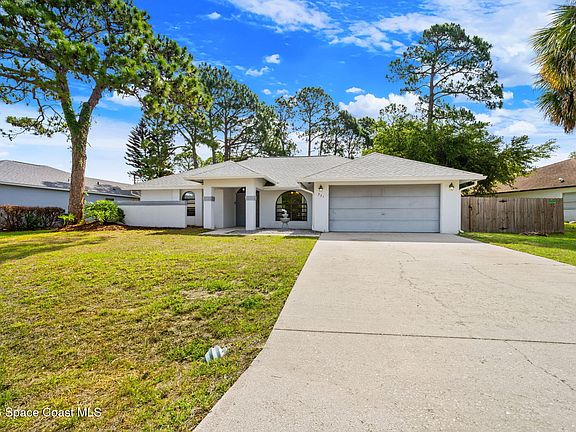 3rd image of 221 Seahorse Cir SE
