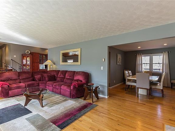 5th image of 56 Sheila Ct