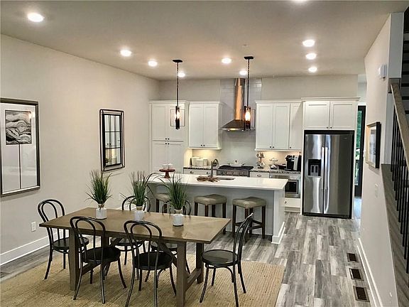 4th image of 263 Mitchell Ln #36