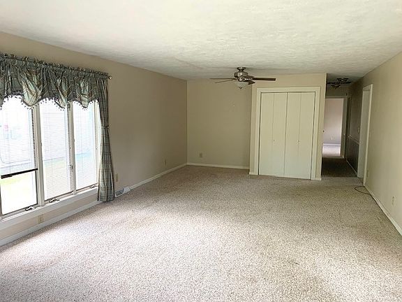 4th image of 4 Thomas Ct