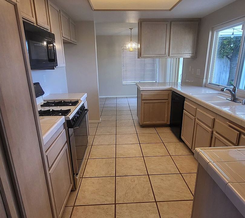 1st image of 39743 Almansa Ct