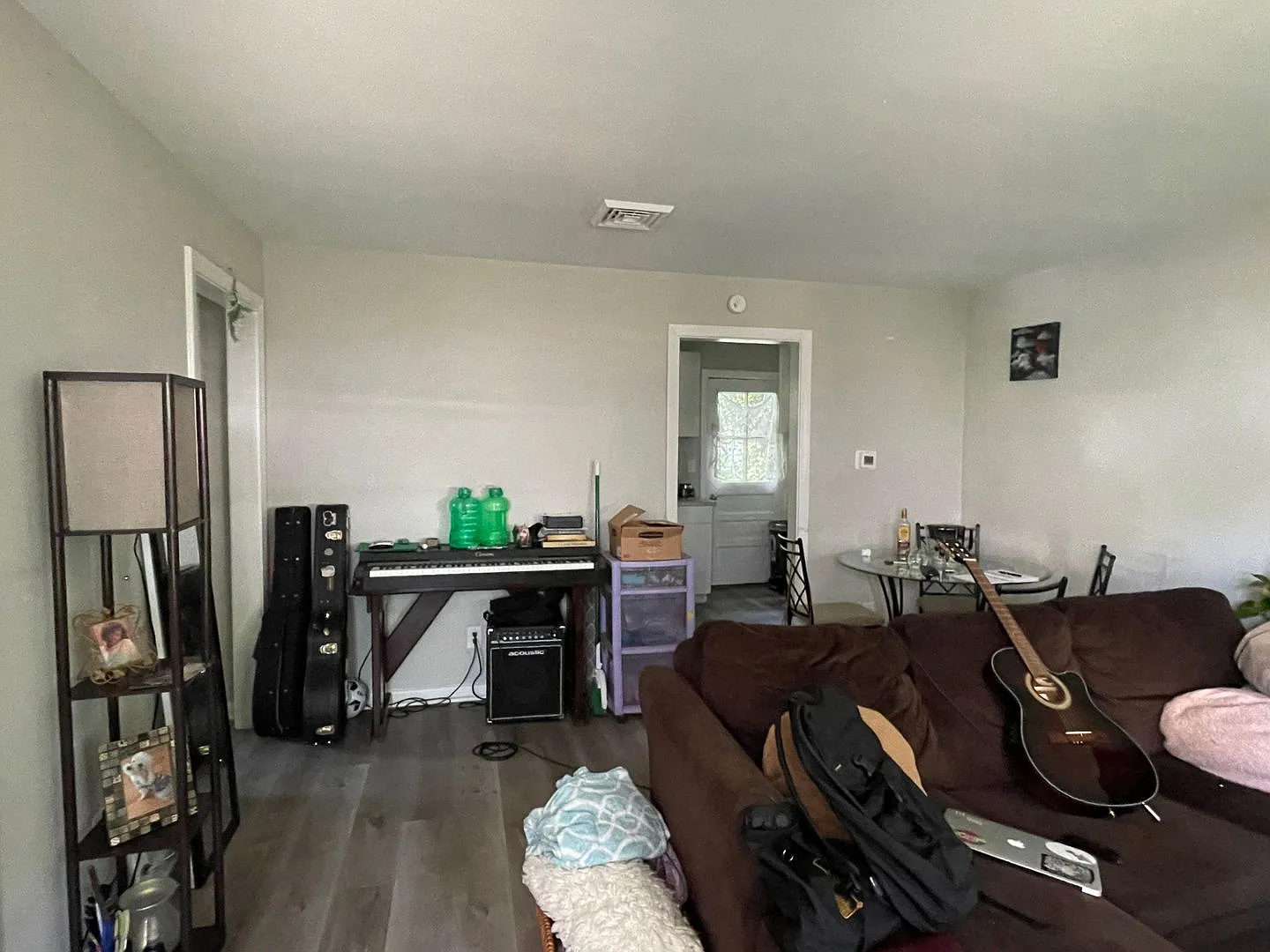 2 bed, 1.0 bath, 700 sqft, $1,100 — Photo 3