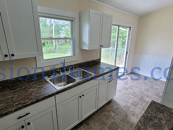 3rd image of 1605 Karen St