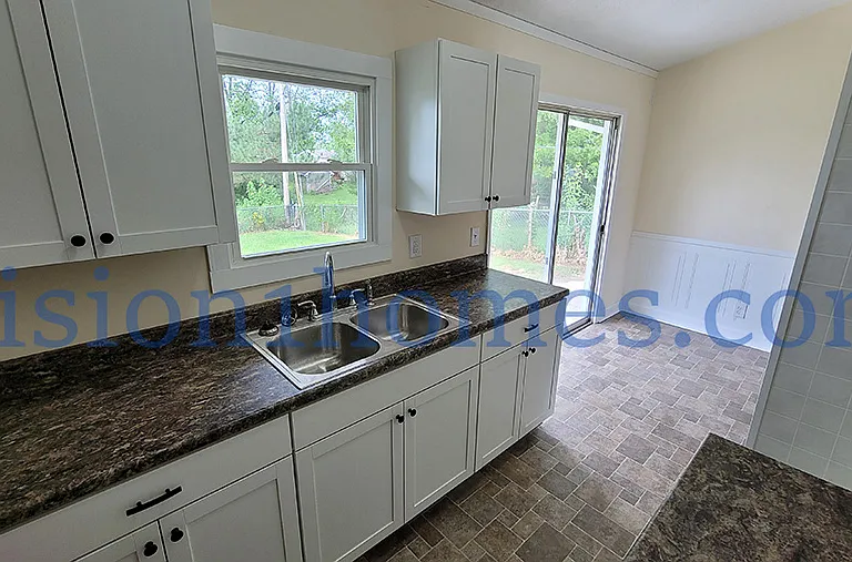 1605 Karen St — Photo 3
