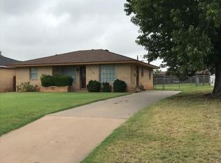 301 N 8th St, Weatherford, OK 73096