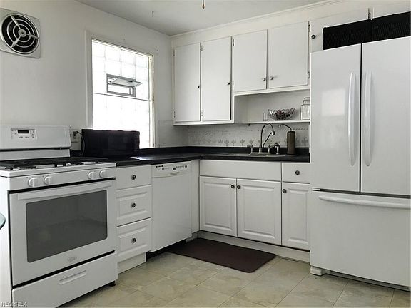 4th image of 5674 South Blvd