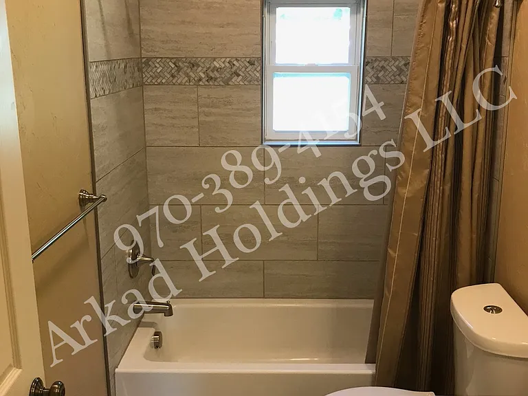 1015 S 4th St — Photo 12