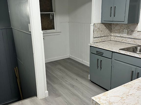 4th image of 15366 Snowden St