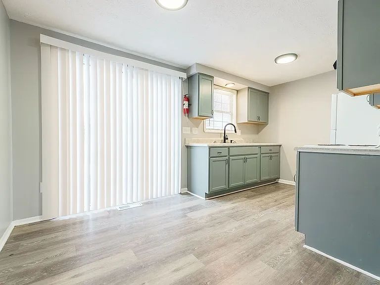 100 Heritage Cir #122 — Photo 5
