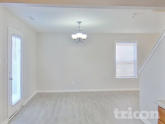 4th image of 927 Littleton Dr
