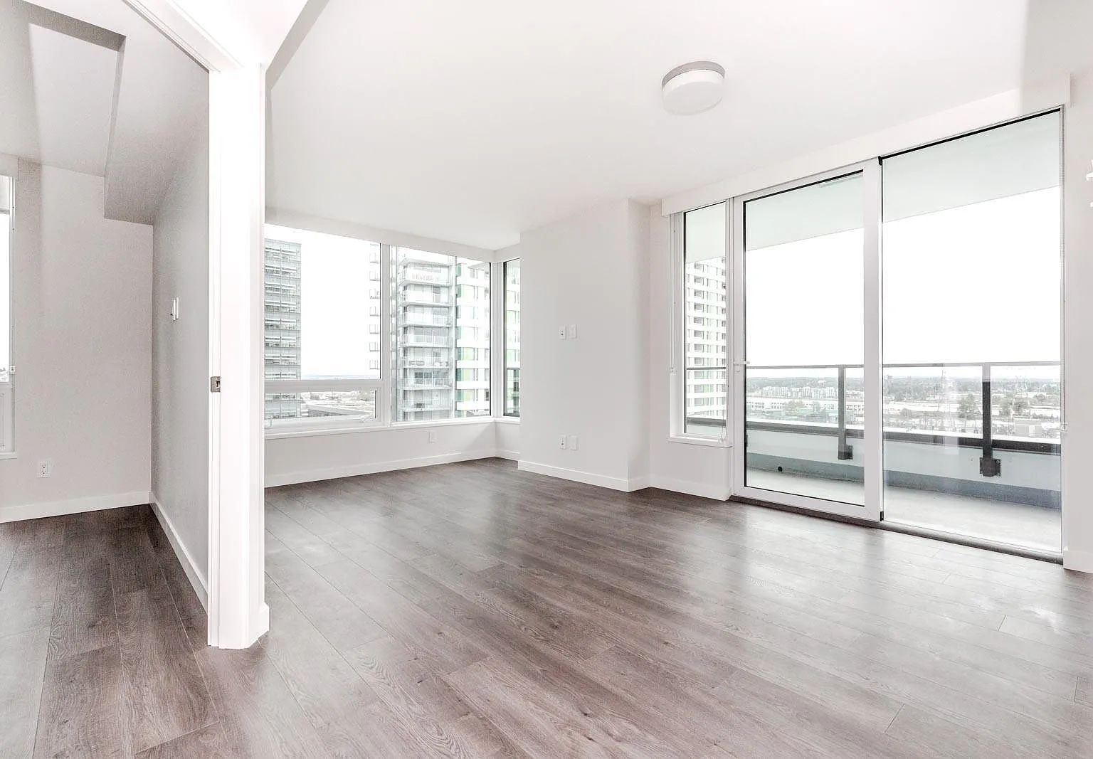1 bed, 550 sqft, $2,100 — Photo 4