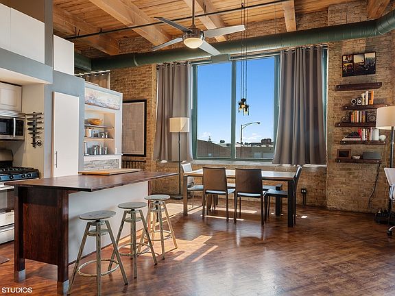 3rd image of 2222 W Diversey Ave APT 201