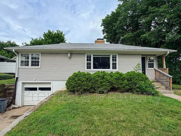 3320 S Sterling Ave — Photo 1