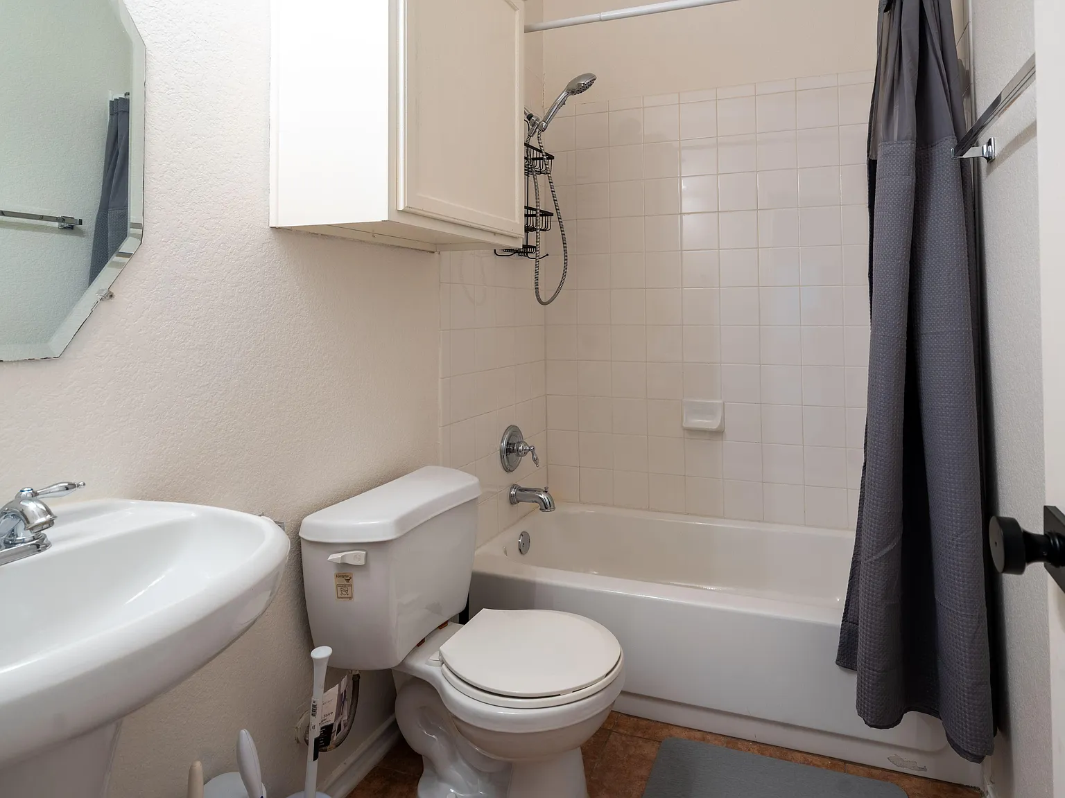 4 bed, 3.0 bath, 2026 sqft, $949 — Photo 4