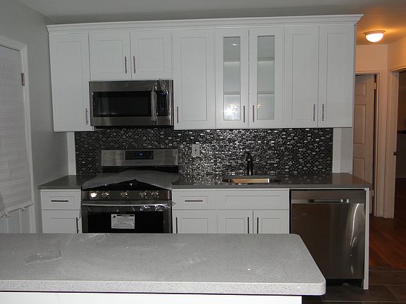 4th image of 504 Lafayette Ave