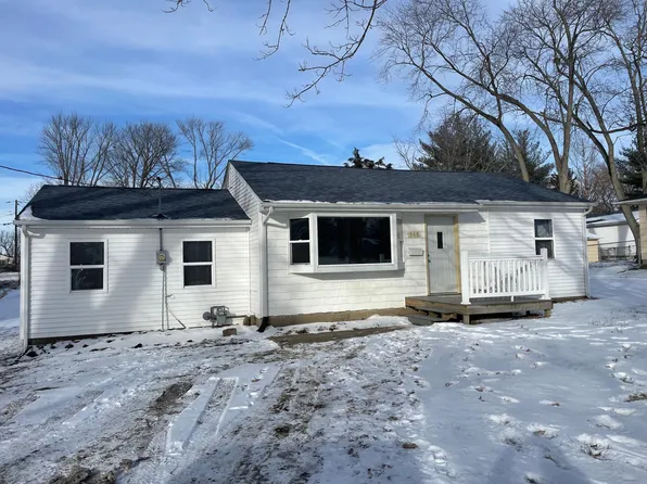 140 W Roberts Dr, Mt Zion, IL 62549