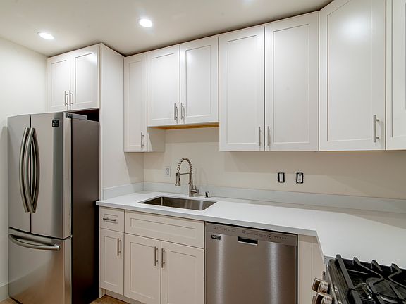 4th image of 211A Sawyer St